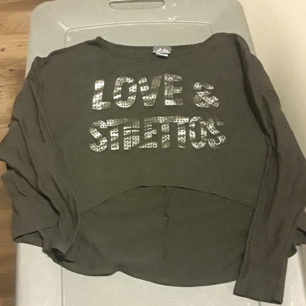 long sleeve crop top
